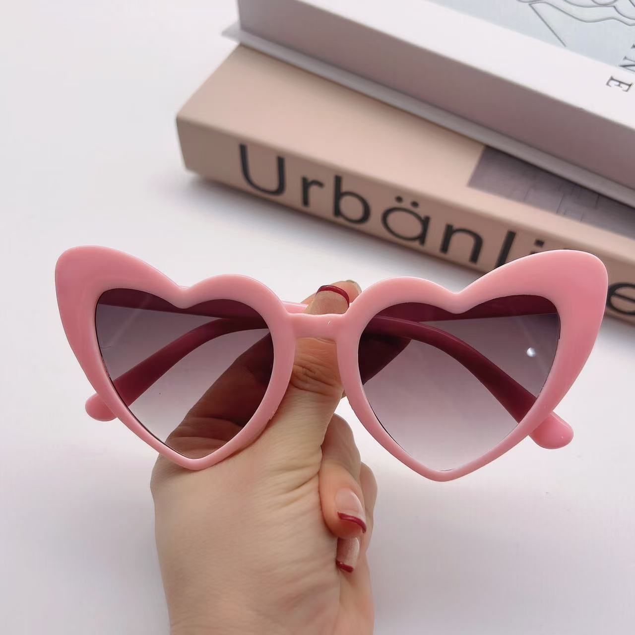 Heart-Shaped Sunglasses - Trendy Retro Fashion Eyewear